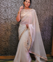 anjali-latest-stills-in-white-sari-21