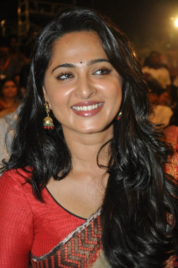 Anushka Saree Stills at Mirchi Audio Launch TeluguNow.com
