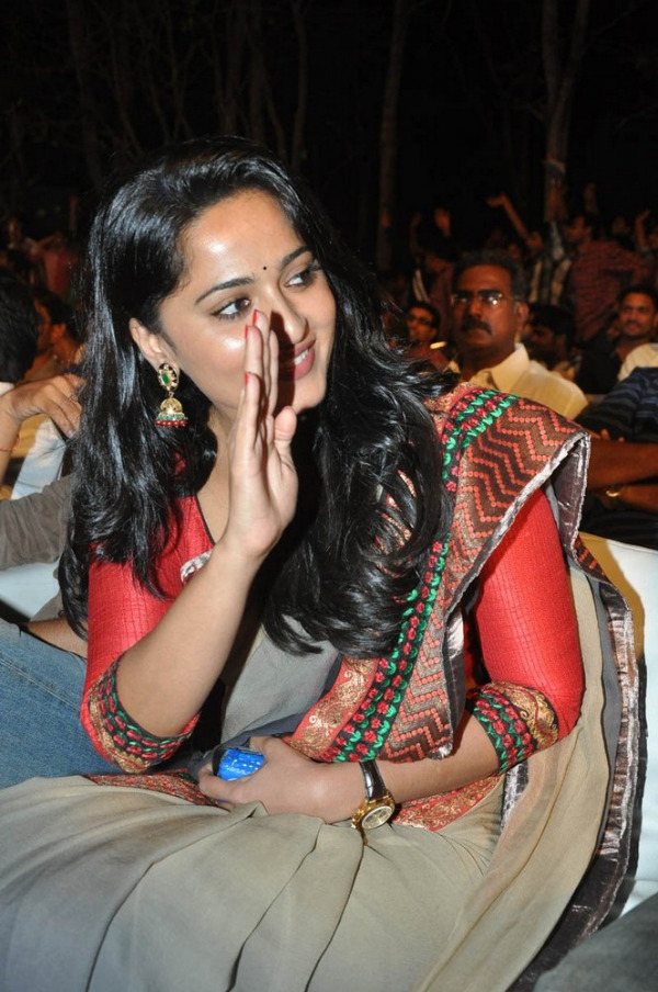 Anushka Saree Stills at Mirchi Audio Launch TeluguNow.com