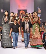 designer-chitali-biplab-with-models-showcasing-her-creations-on-the-final-day-of-bpbfw-9