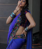 hari-priya-hot-saree-navel-showing-pics-11