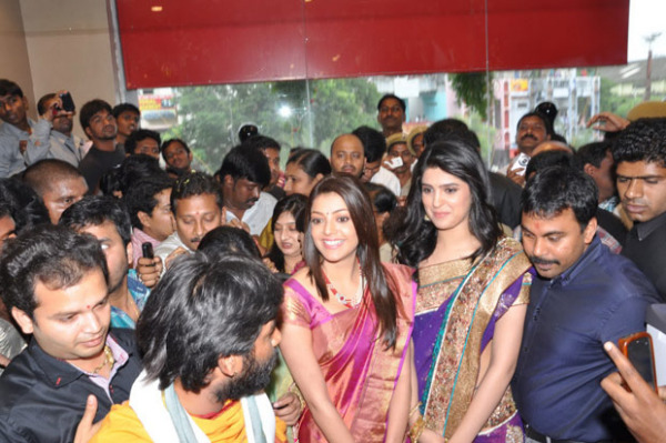 kajal and deeksha seth at kalamandir new store launch 1074 Kajal and Deeksha Seth at Kalamandir New Store Launch