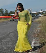 komal-jha-latest-saree-photos-10