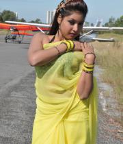 komal-jha-latest-saree-photos-11