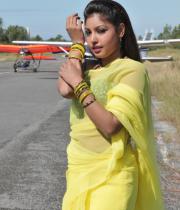 komal-jha-latest-saree-photos-15