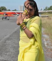 komal-jha-latest-saree-photos-16