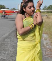 komal-jha-latest-saree-photos-18