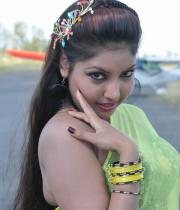 komal-jha-latest-saree-photos-21