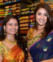 richa-gangopadhyay-at-raviteja-textiles-launch-1