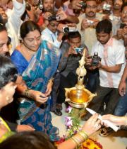 richa-gangopadhyay-at-raviteja-textiles-launch-15