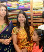 richa-gangopadhyay-at-raviteja-textiles-launch-2