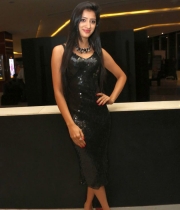 richa-panai-latest-photos-black-dress-2