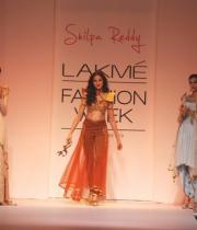 shilpa-reddy-ramp-walk-at-lakme-fashion-week-11
