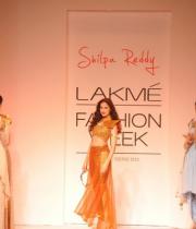 shilpa-reddy-ramp-walk-at-lakme-fashion-week-12