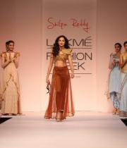 shilpa-reddy-ramp-walk-at-lakme-fashion-week-6