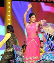 shriya-dance-performance-at-mirchi-music-awards-2012-1