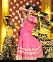 shriya-dance-performance-at-mirchi-music-awards-2012-4