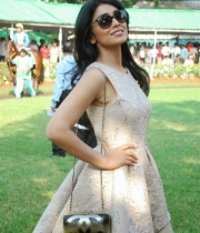 shriya-saran-mini-skirt-hot-photos-3-685x1024