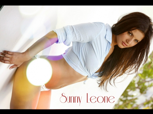 sunny leone hot wallpapers 18 Sunny Leone Latest Hot Wallpapers