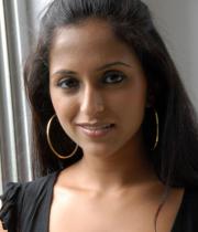 aasheeka-hot-cleavage-pics-in-black-dress-03