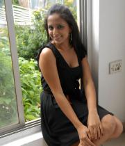 aasheeka-hot-cleavage-pics-in-black-dress-05