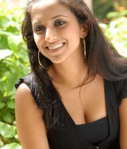 aasheeka-hot-cleavage-pics-in-black-dress-08