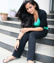 aasheeka-hot-pictures-in-black-jeans-07