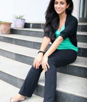aasheeka-hot-pictures-in-black-jeans-08