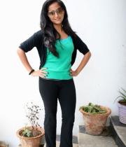 aasheeka-hot-pictures-in-black-jeans-12