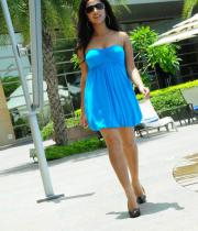 aasheeka-hot-pictures-in-blue-skirt-03