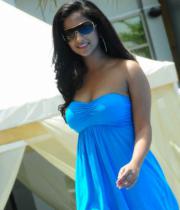 aasheeka-hot-pictures-in-blue-skirt-14