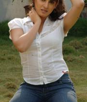 actress-archana-latest-hot-photos-14