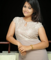 actress-pooja-latest-photo-stills-18