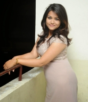 actress-pooja-latest-photo-stills-24