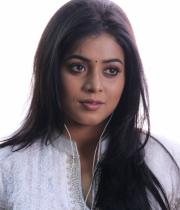 actress-actress-poorna-latest-hot-photos-28
