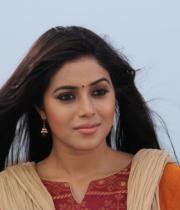actress-actress-poorna-latest-hot-photos-32