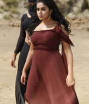 actress-actress-poorna-latest-hot-photos-33