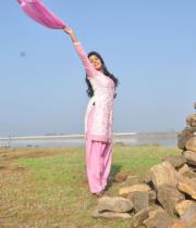 actress-actress-poorna-latest-hot-photos-37