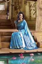 actress-trisha-krishnan-cute-photos-in-saree-07