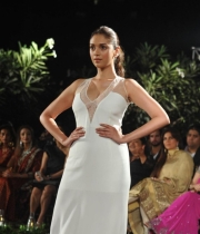 992_1_aditi-rao-vinodham-6