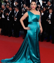 aishwarya-rai-10-years-cannes-journey-09