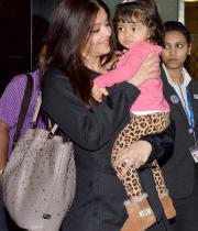 aiswarya-rai-daughter-aaradhya-stills-08