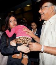 aiswarya-rai-daughter-aaradhya-stills-14