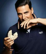 akshay-kumar-photoshoot-for-the-man-world-magazine-mar-2013-03