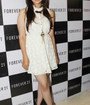alia-bhatt-at-forever-21-store-3-launch-15