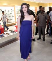 alia-bhatt-launches-indias-largest-bata-store-11