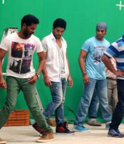 allu-arjun-prabhu-deva-colgate-ad-2