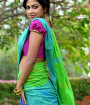 amala-paual-navel-showing-photos-18