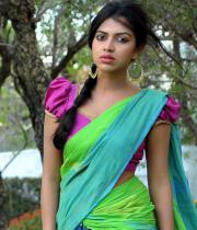 amala-paual-navel-showing-photos-4