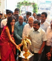 amala-paul-hot-in-saree-4